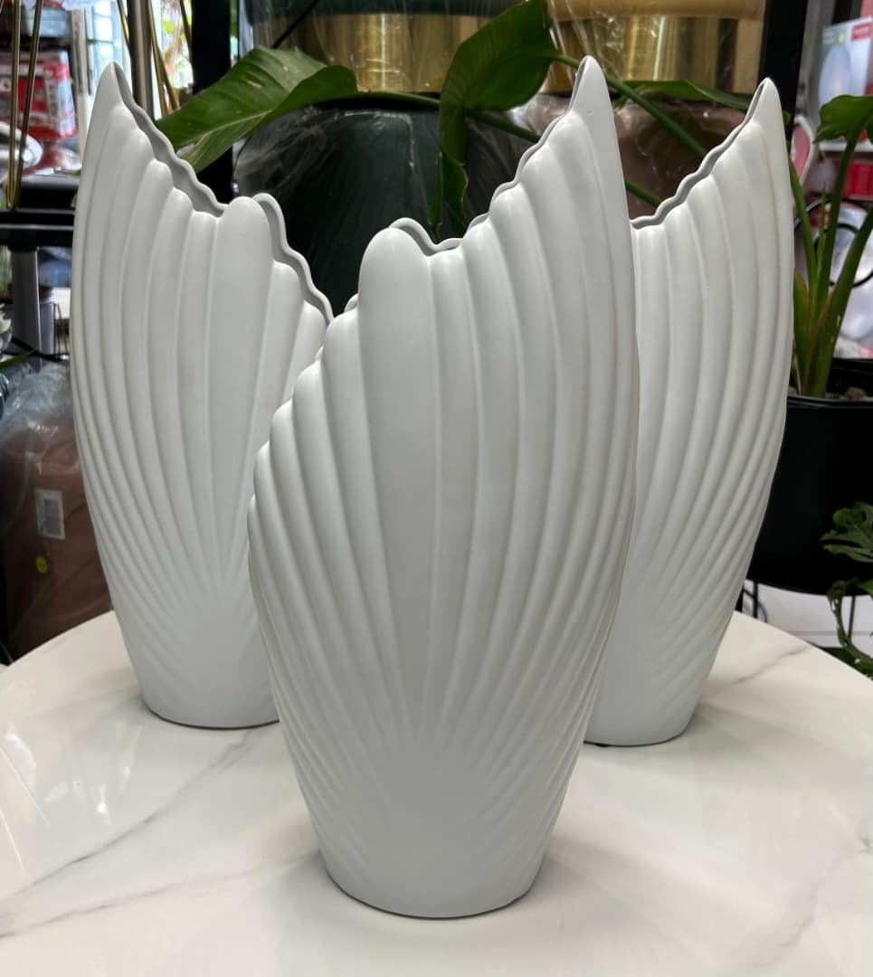 WhatsApp Image 2026-01-22 at 10.44.15 (1) Tower vase – Image 1