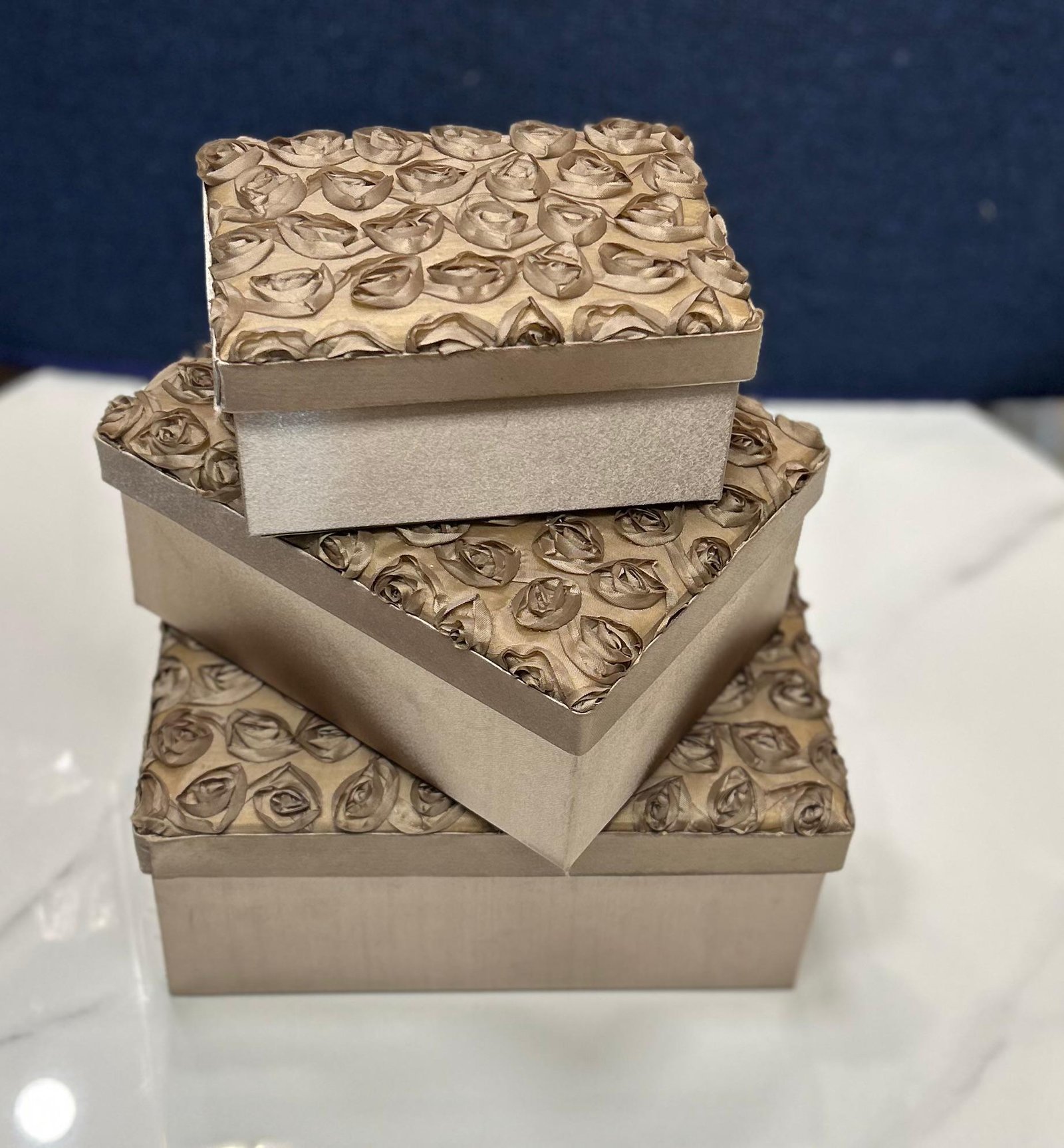 WhatsApp Image 2026-02-03 at 15.15.05 (3) Giftbox W/Rose Gold 25*19*11cm – Image 1