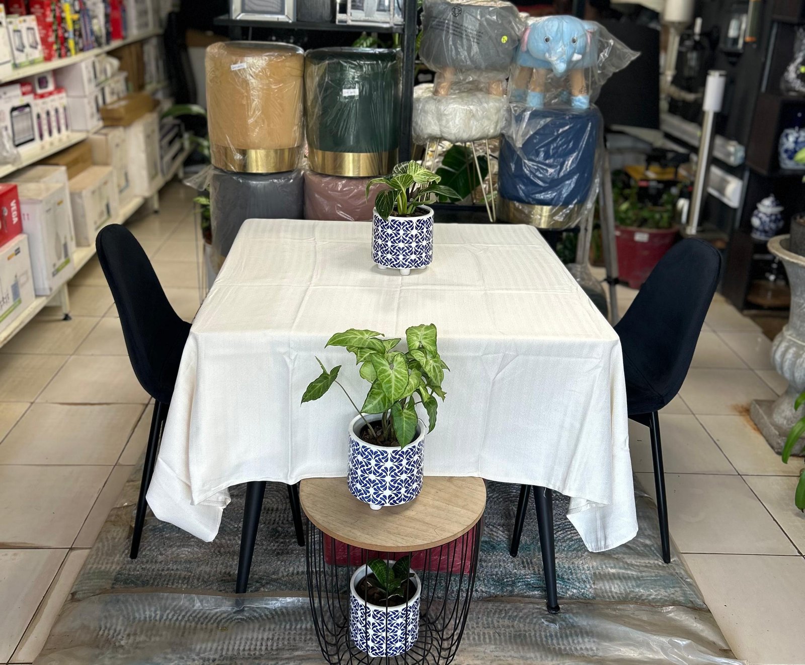 WhatsApp Image 2026-02-24 at 11.18.29 TableCloth Seats 6 to 8 TAC0200 Easy care 135*220cm – Image 1