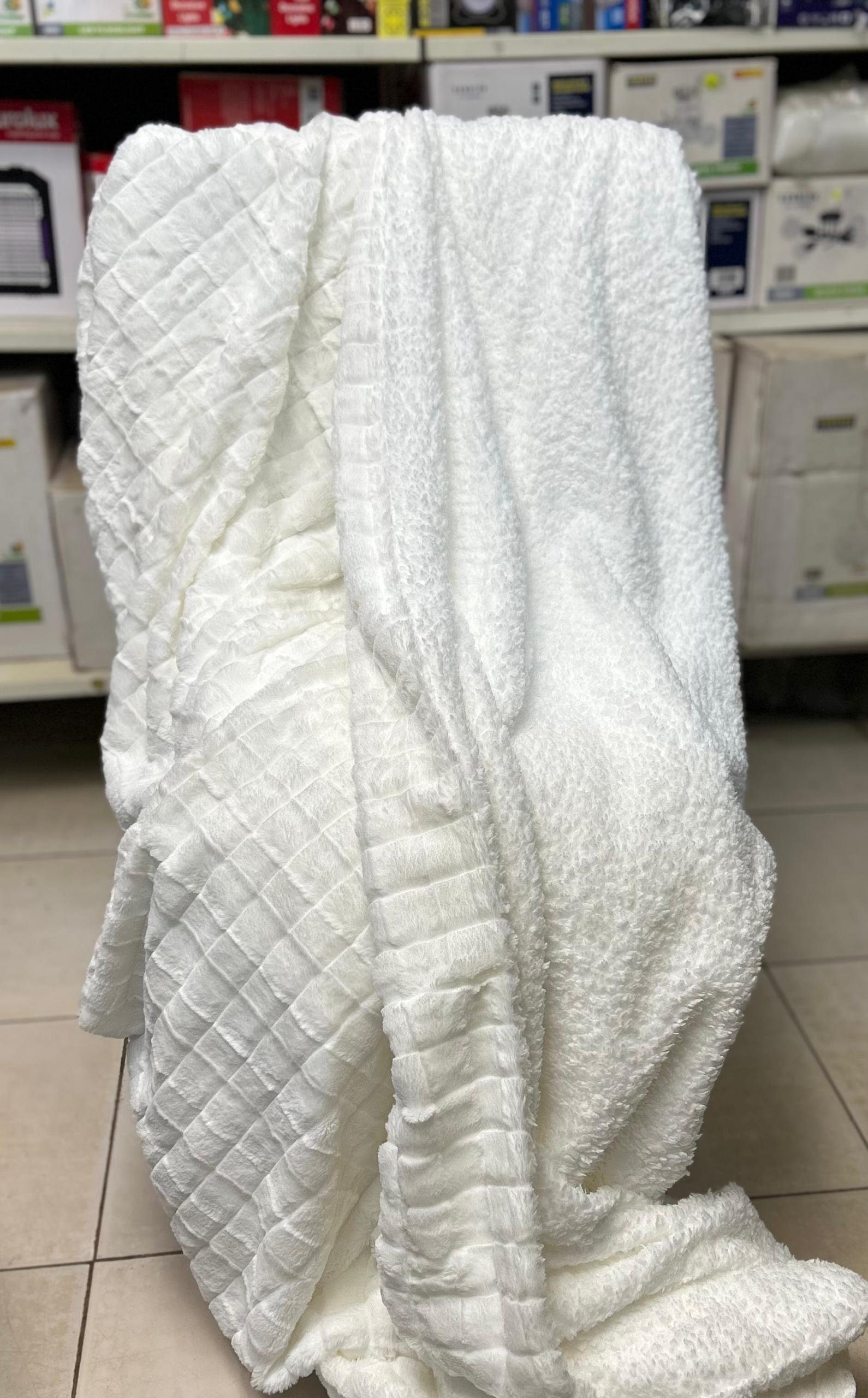 Blanket white Checked FF blanket 200*230 White – Image 1