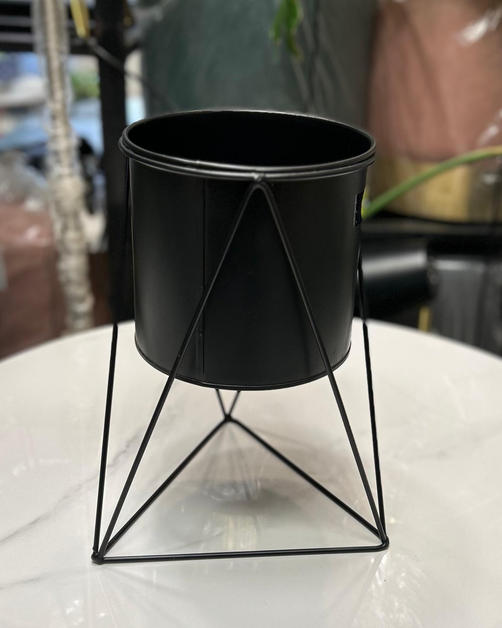 WhatsApp Image 2026-04-27 at 17.14.21 (2) Tri black pot stand 31cm Black – Image 1
