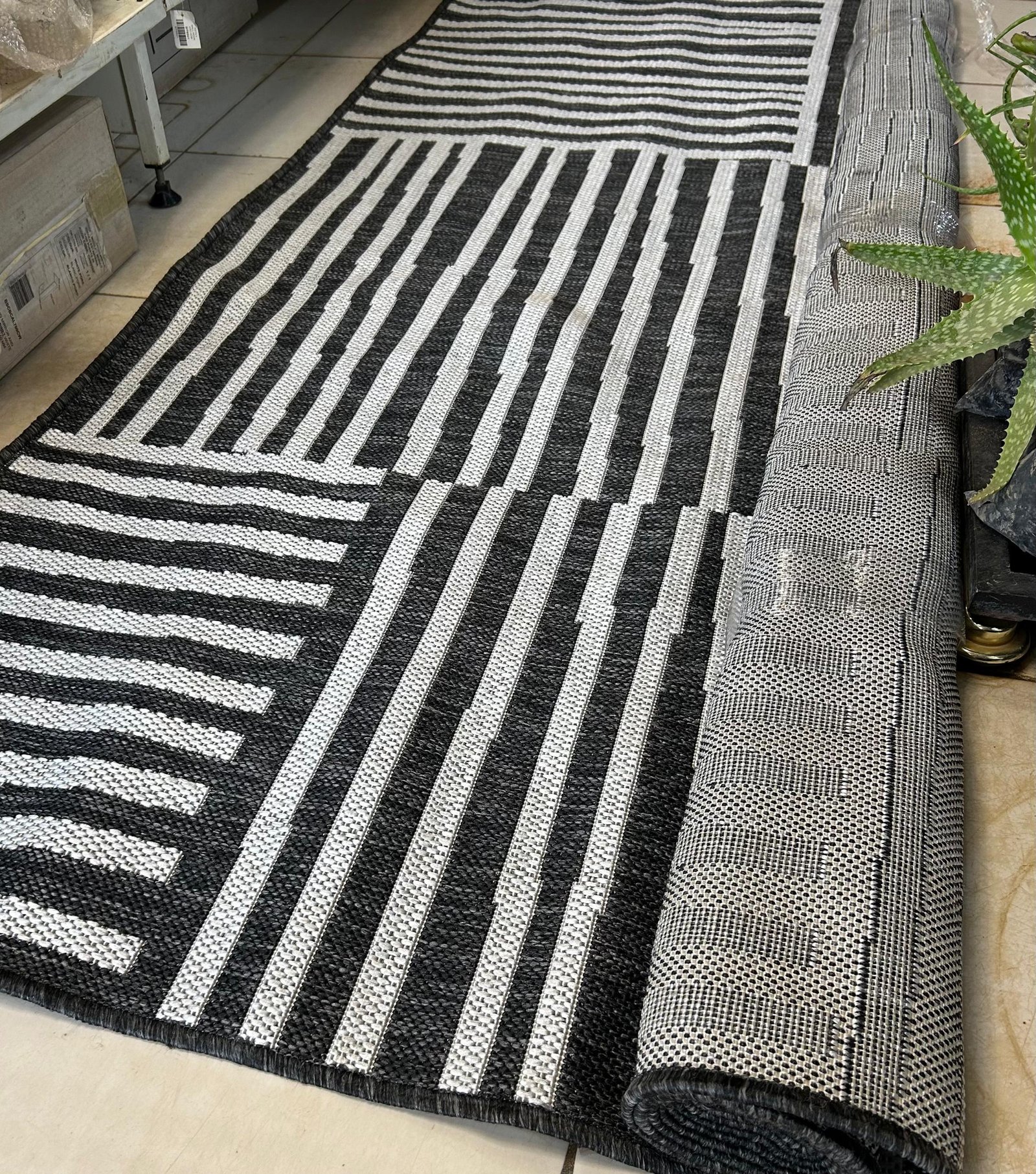 WhatsApp Image 2026-10-12 at 11.22.10 (2) CAYMAN C15 INDOOR/OUTDOOR RUG 200*290CM – Image 1